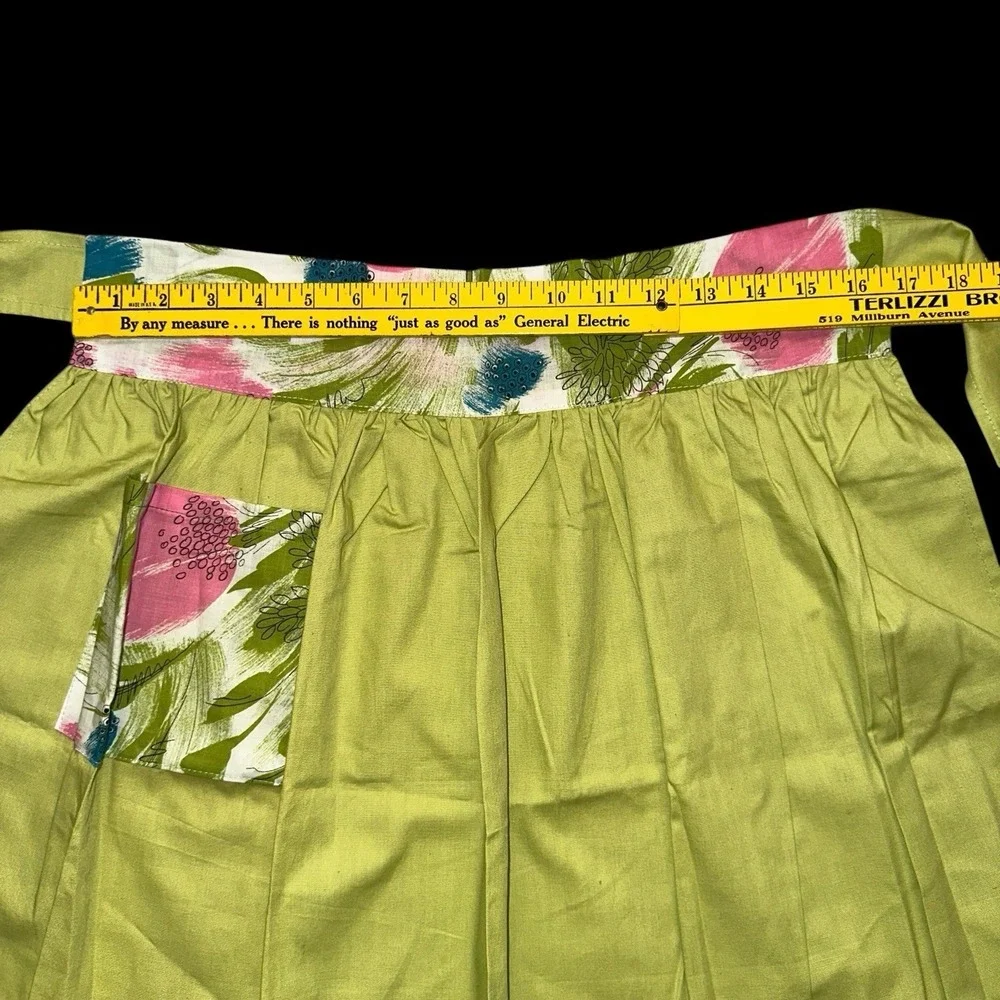 Vintage Lime Green Floral Half Apron Scalloped Hem Retro Kitchen Pocket Pink